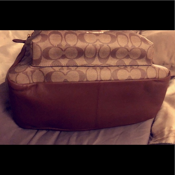 Backpack - Picture 3 of 6